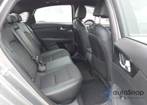 2022 Kia Forte Gt-Line z USA, uszkodzony, nr VIN 3KPF54AD9NE491140